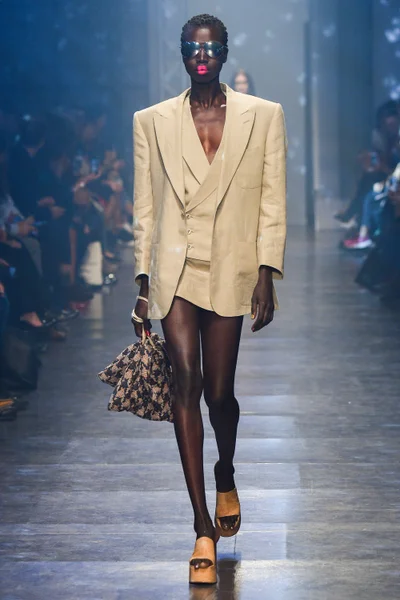 Look 11